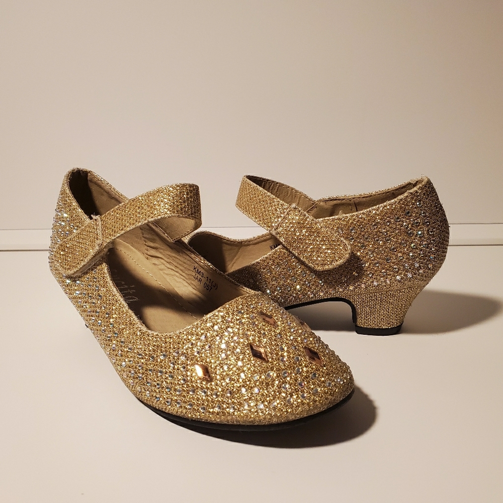 Girls gold low heeled pumps
